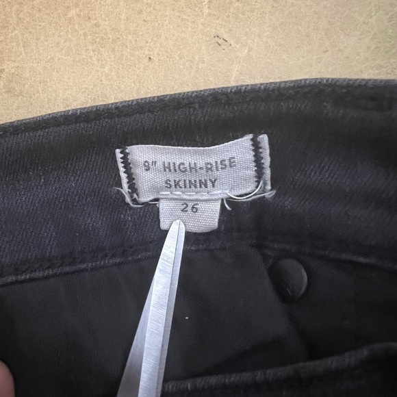 Madewell 9" High-Rise Skinny Black Raw Hem Vintage Faded Distressed Knees Sz 26 - Picture 13 of 15